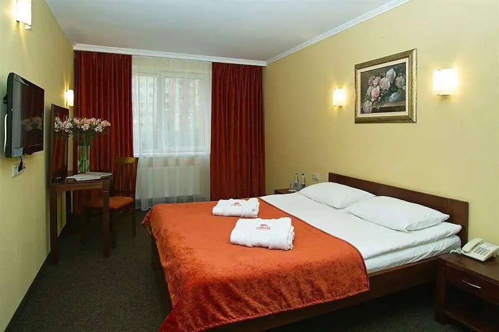 Sonata Hotel & Restaurant "готель Соната"