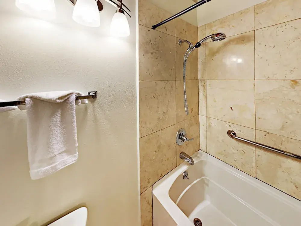 1001 Commonwealth Dr Condo Unit 101 - 3 Br condo by RedAwning