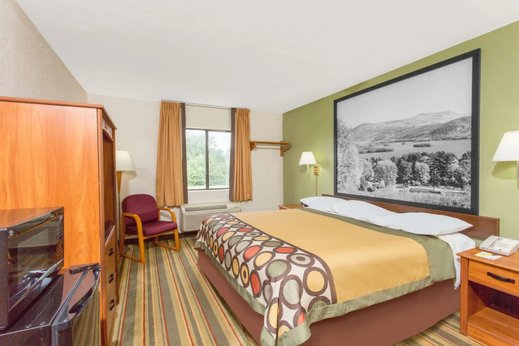 Super 8 by Wyndham Bedford