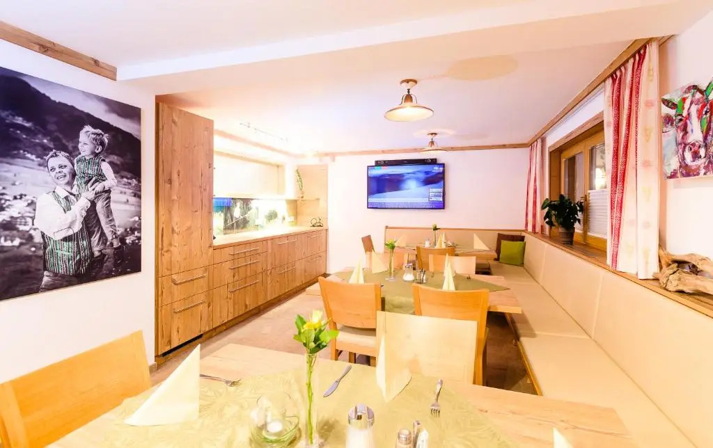 Panorama Hotel Guggenbichl - inkl Sommerkarte, einmaliger Eintritt ins Tauern Spa & bester Ausblick über Kaprun