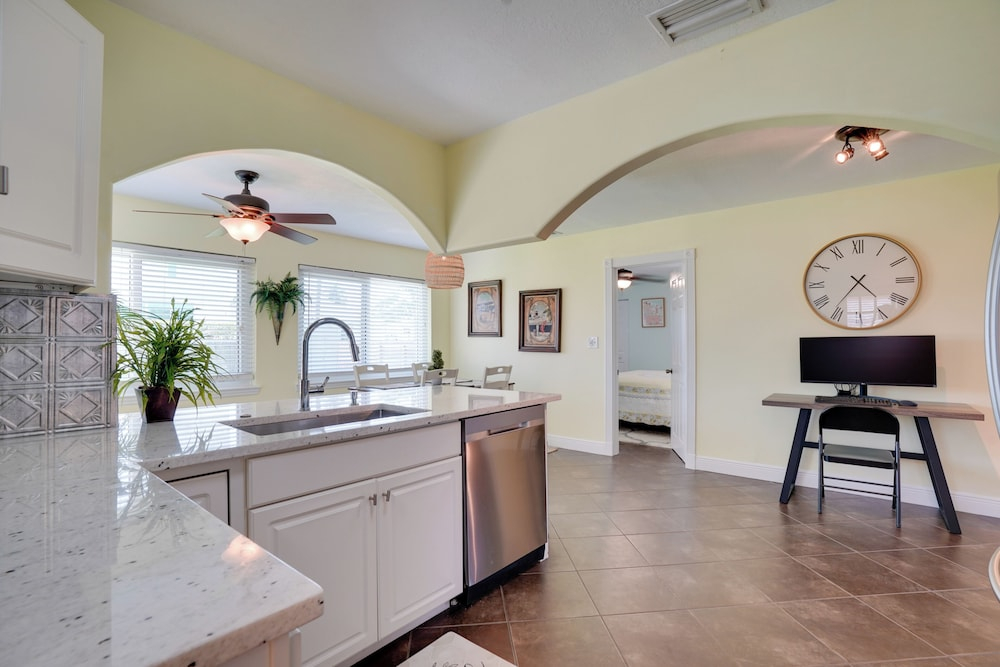 Coastal Bonita Shores Holiday Home Near Beach!