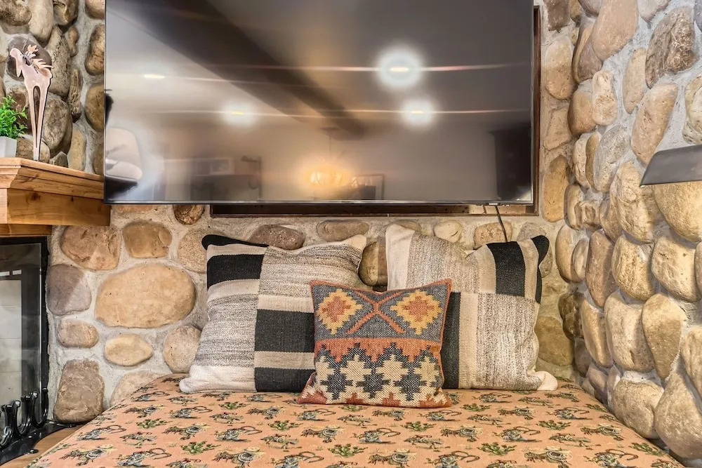 1454 Cozy Condo At Fawngrove Near Dv Base. New Hottub 2 Bedroom Condo