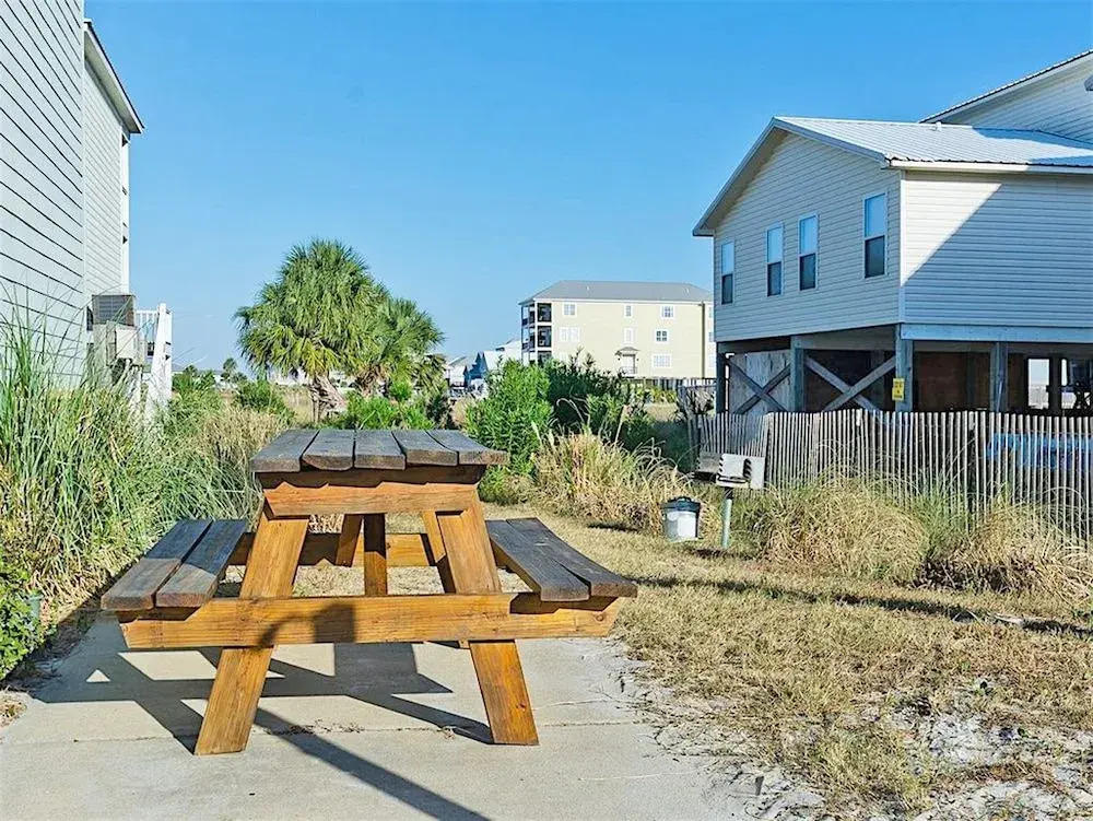 Lagoon Ave #106 - 2 Br condo by RedAwning