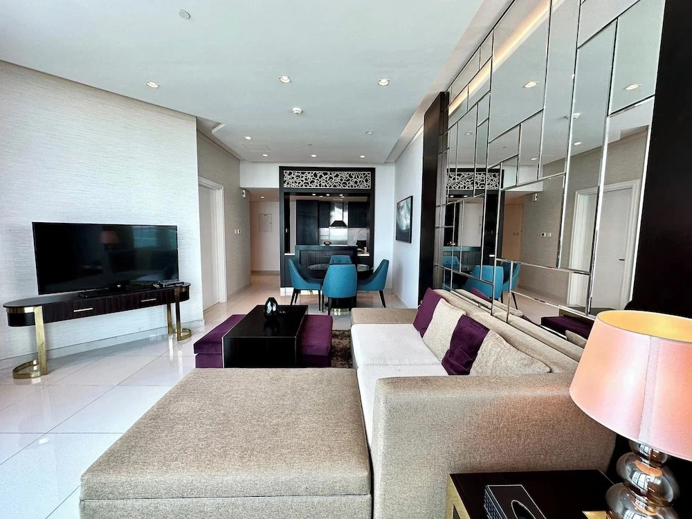 Lux BnB Upper Crest Tower I Skyline Views