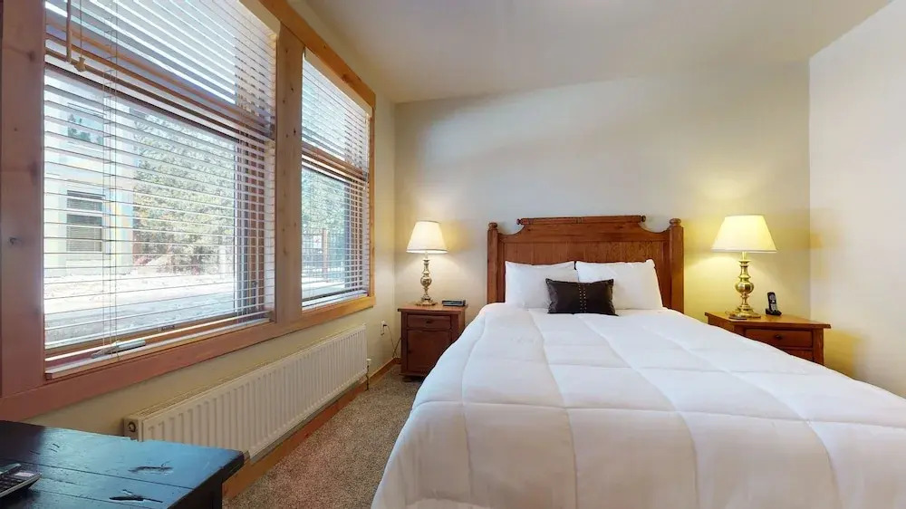Solstice 11 Amazing Location on Golf Course, Heated Garage, Private Washer Dryer by RedAwning