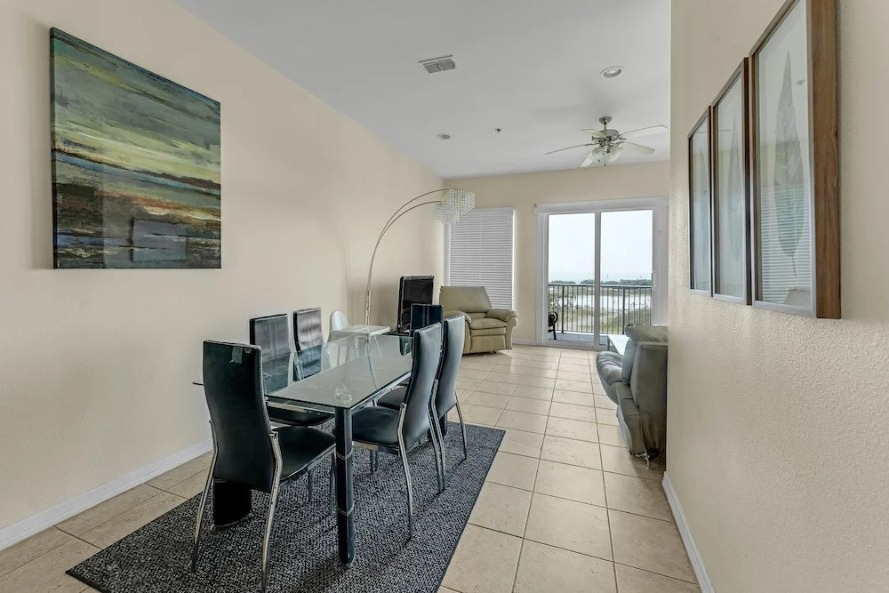 Island Paradise: Ocean View & Pool Access by RedAwning
