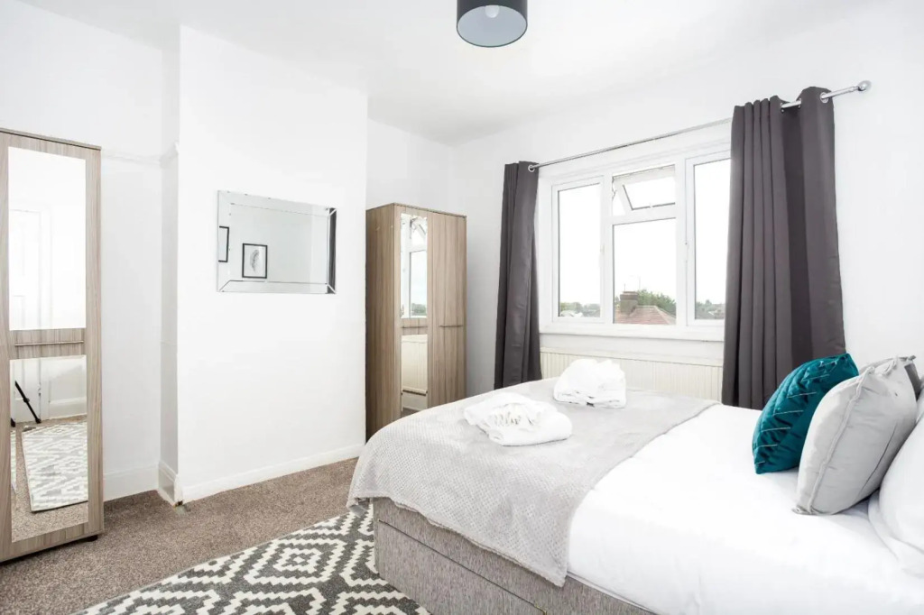 The Woodgrange - 4-Bedroom Apartment
