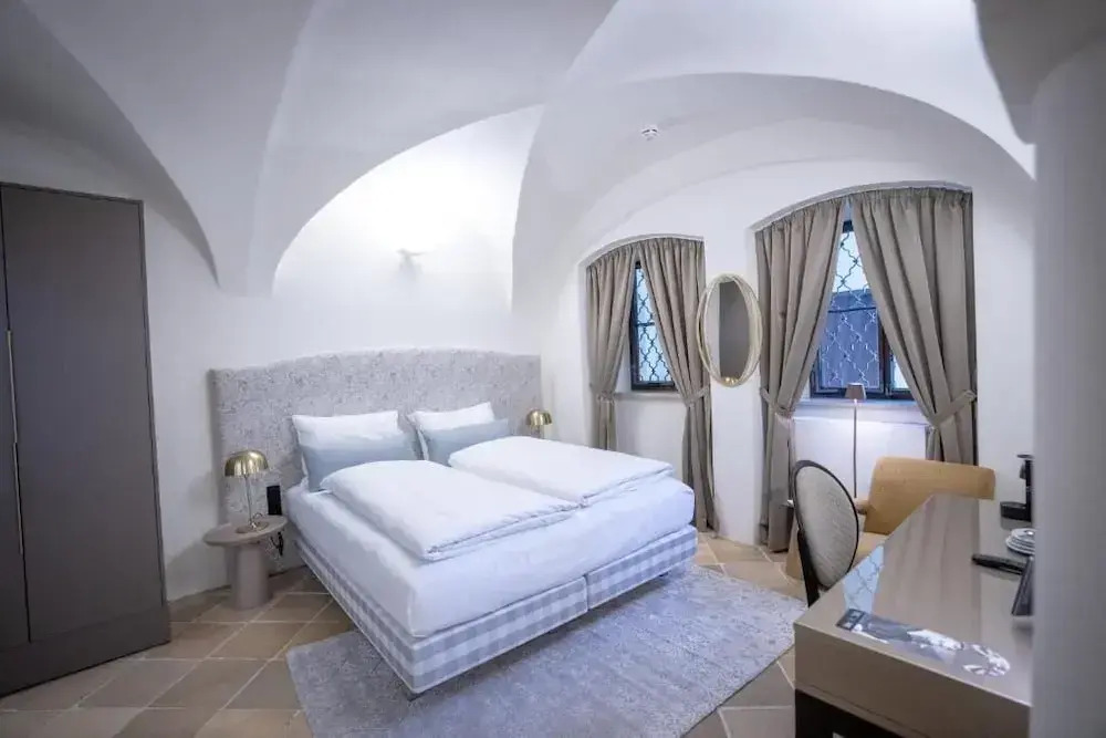Maxim Suites by Elias Holl