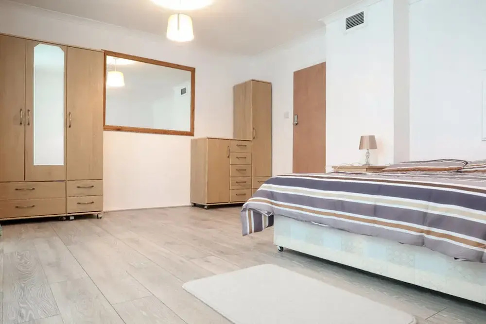 Elland House Deluxe Guest Room