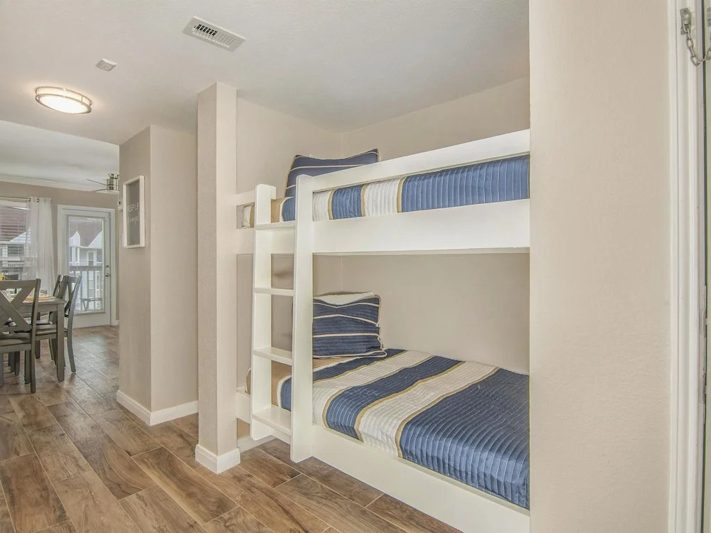 Seascape 1322 2 Bedroom Condo by RedAwning