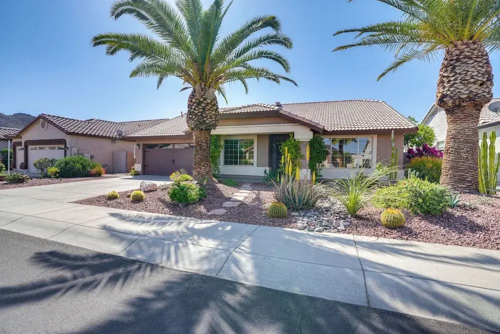 Lakefront Home w/ Outdoor Oasis in Glendale!