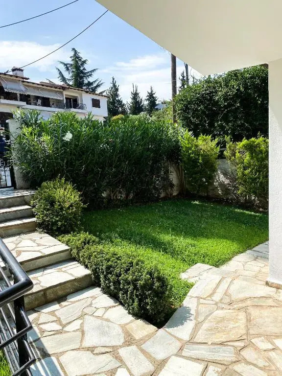 B home in Panorama