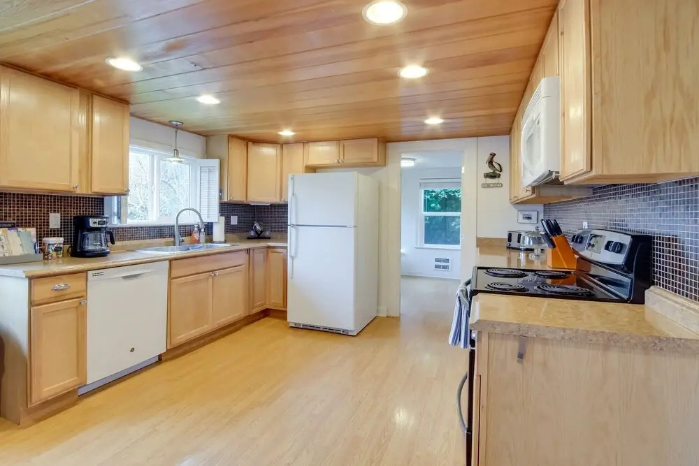 Charming Gold Beach Home < 1 Mi to Rogue River!