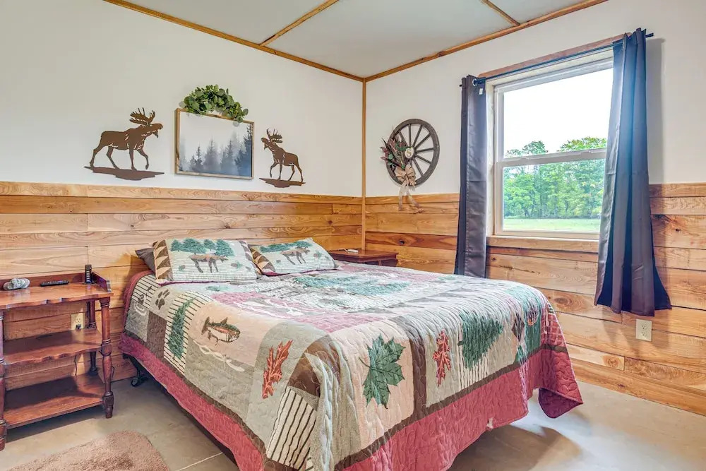 Toivola Home w/ Fire Pit: 8 Mi to Lake Superior!
