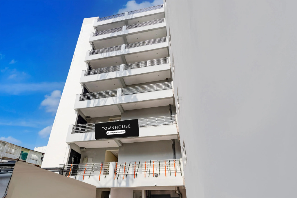 Super Townhouse Sector 18 Udhyog Vihar