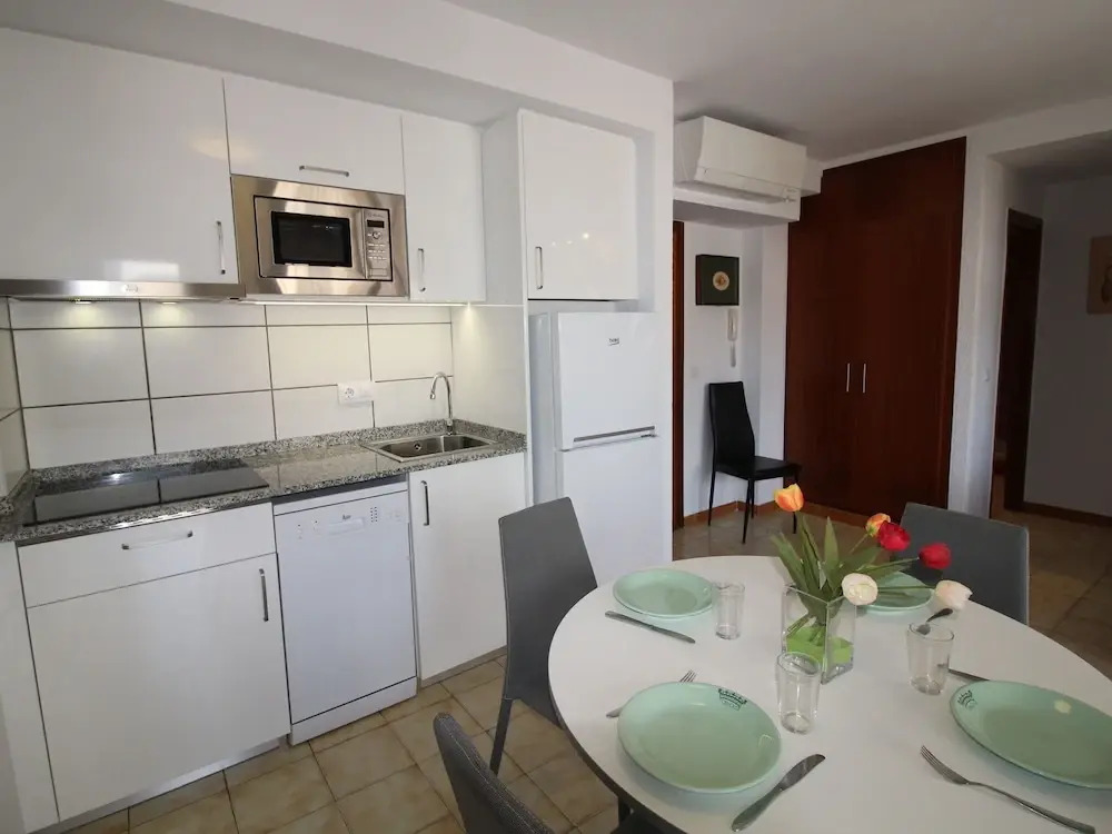 Modern-chic Apartment in Rosas Near the Beach