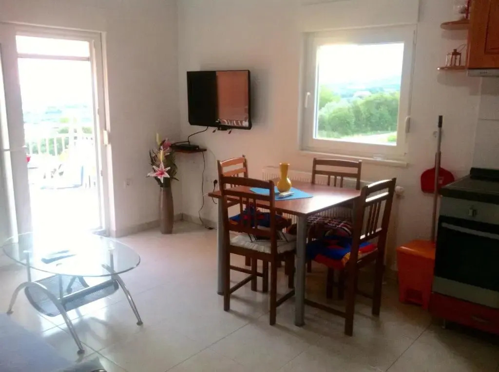 Apartments and rooms Niki 2