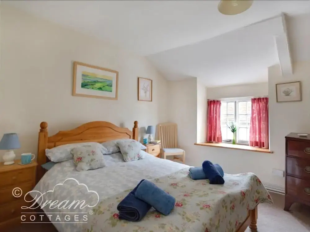 Poppas Cottage, BURTON BRADSTOCK