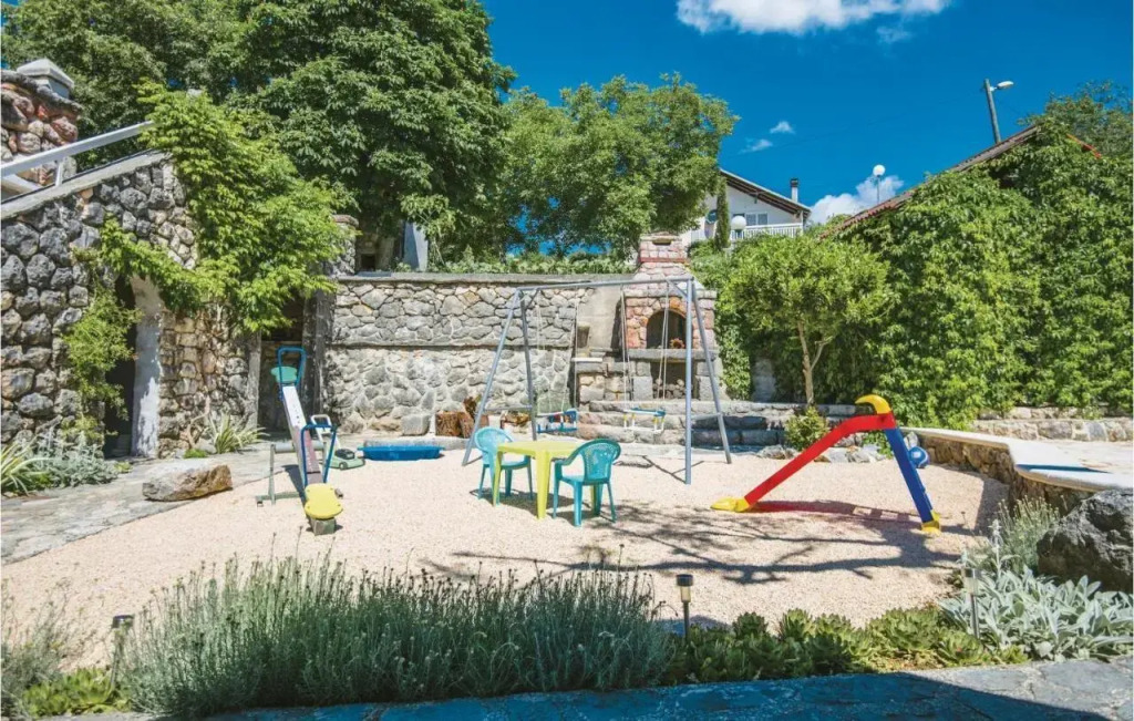 Three-Bedroom Holiday Home in Imotski