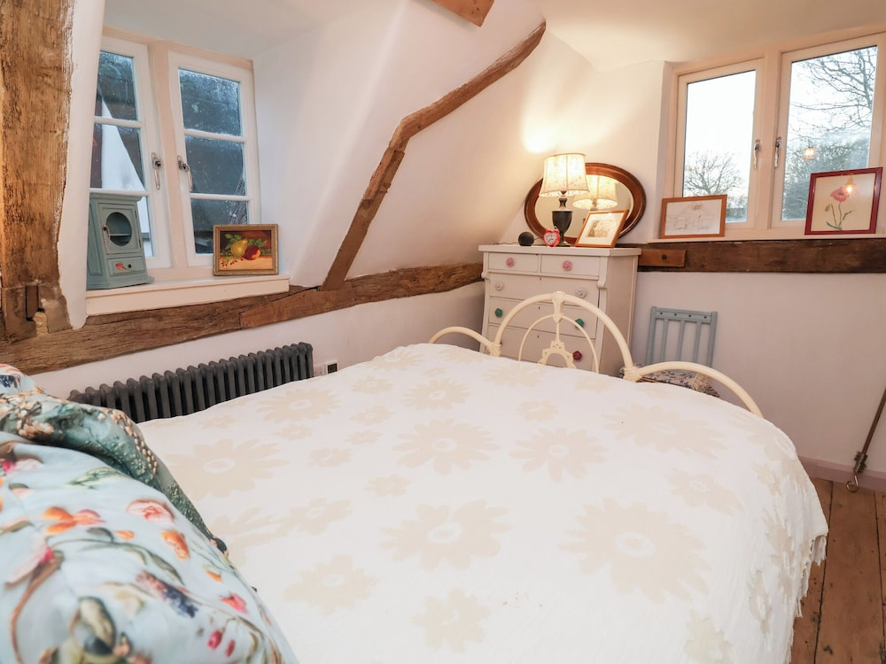 The Hare and Bumblebee Cottage
