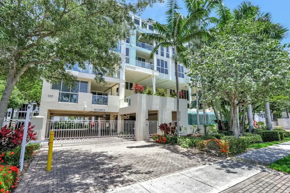 Deerfield Condo Suites by Opus