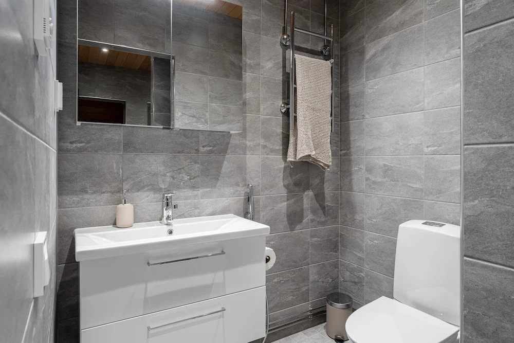 Main Square Renovated Apt, Sauna and Parking