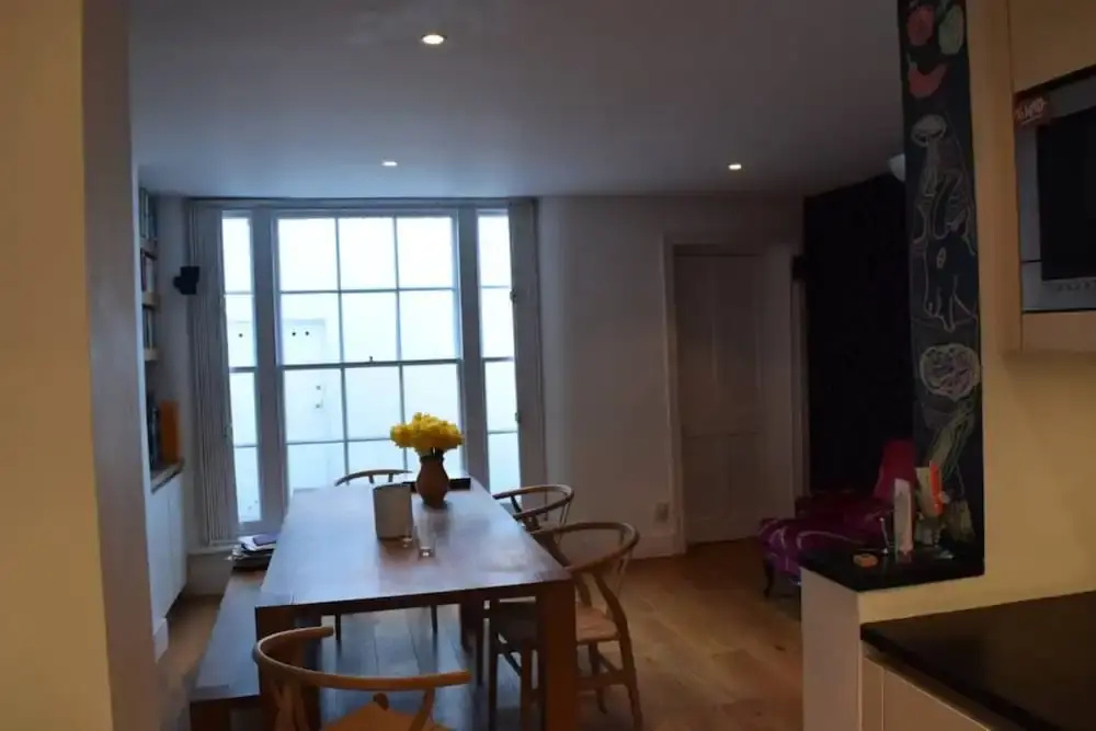 2 Bedroom House in the Heart of Angel