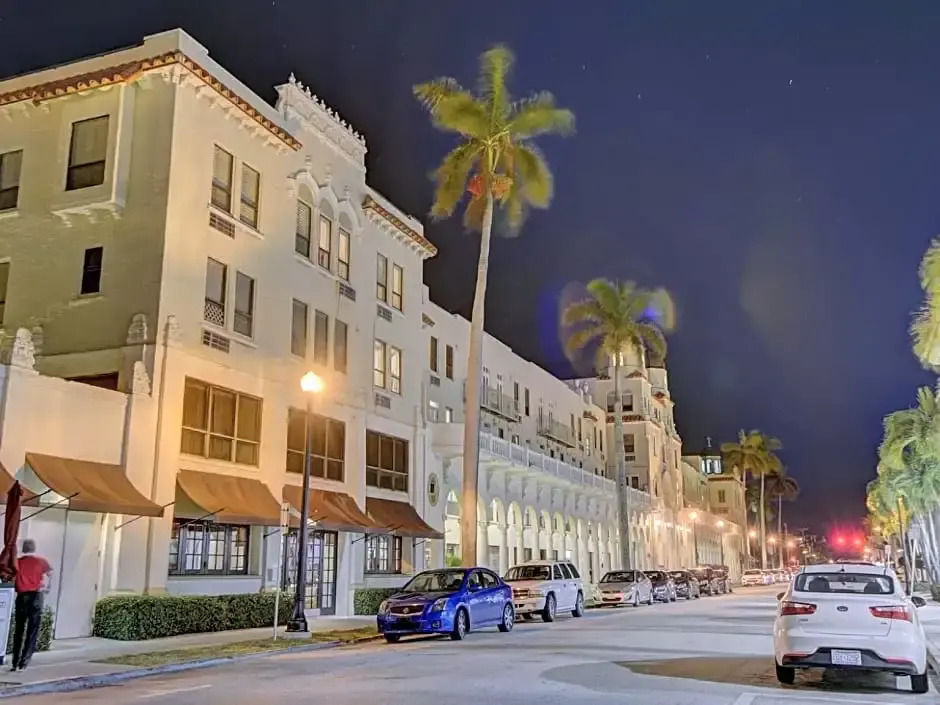 Hemingway Suites at Palm Beach Hotel Island