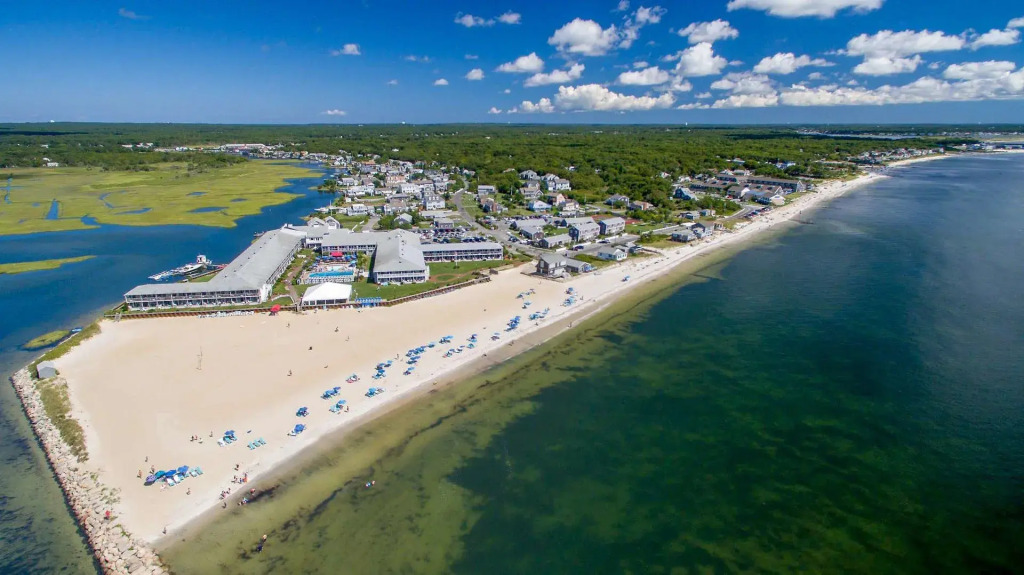 Red Jacket Beach Resort