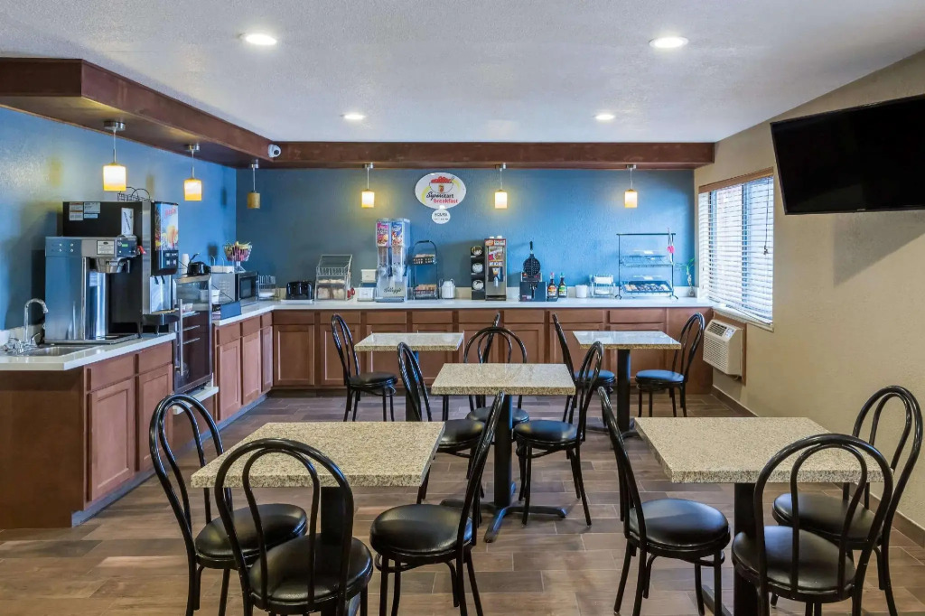 Super 8 Urbandale Des Moines Area