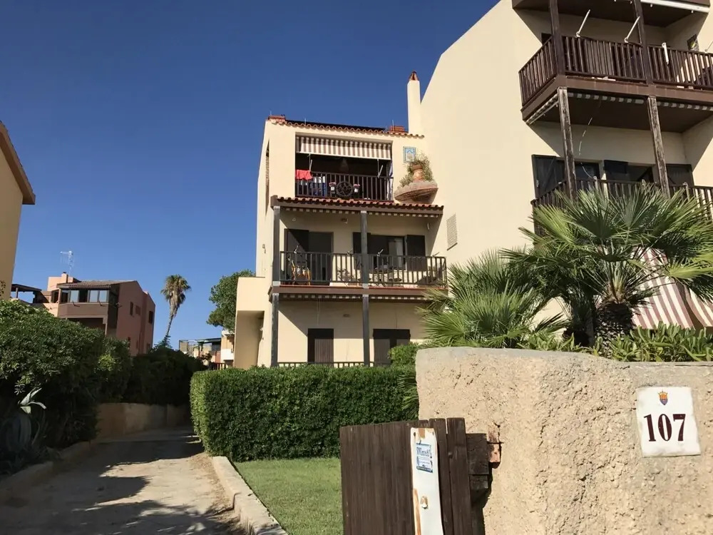 Beachfront Three Room Apartment With Garden Ostrica