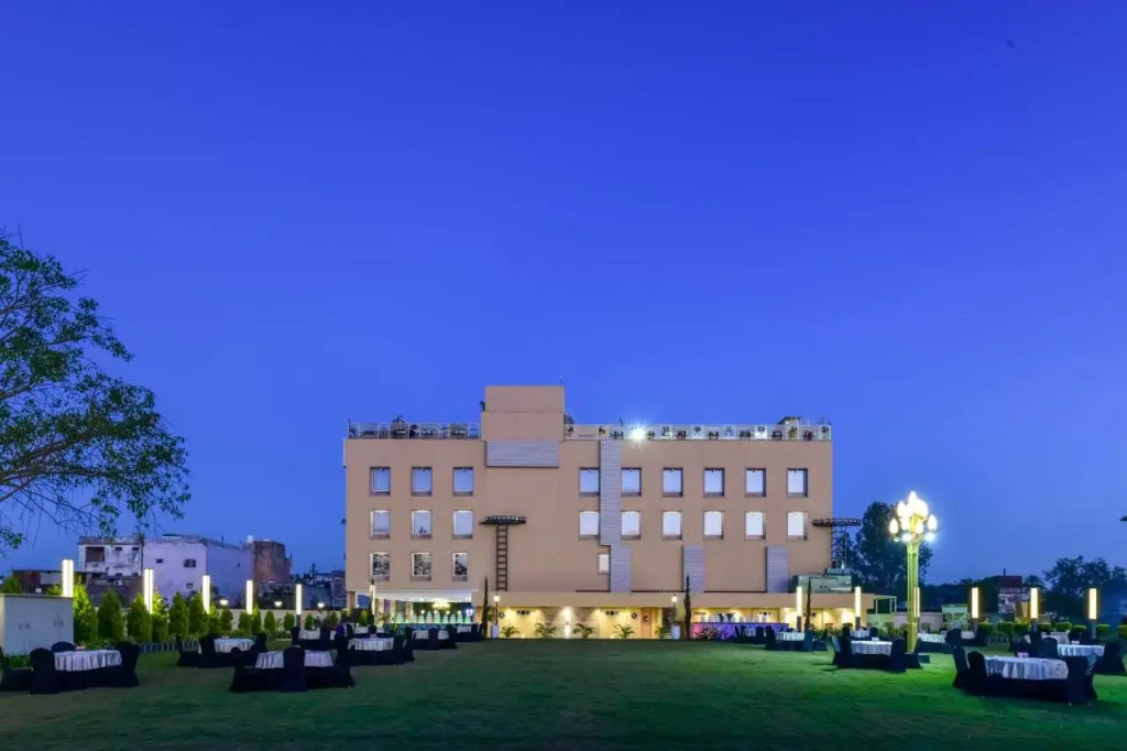 Express11 Hotel