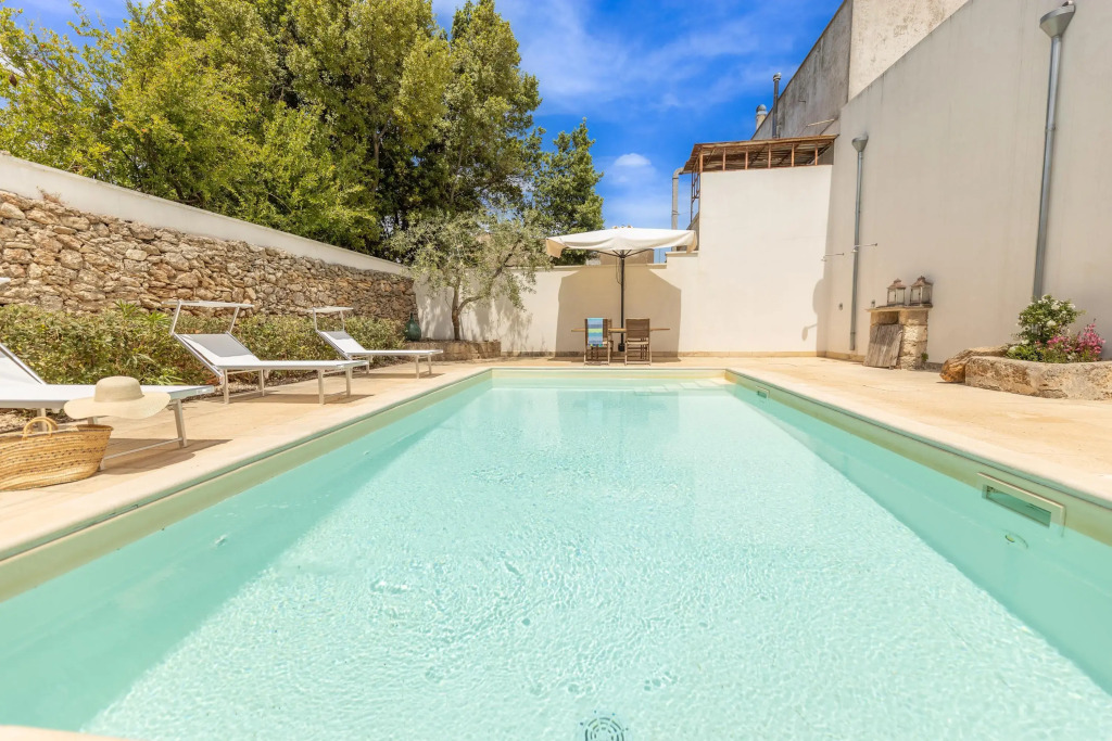 Early 20Th Centruy House & Pool