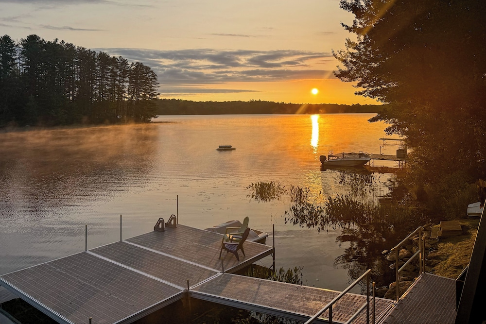 Dock & Views! Lakeside Family Escape in Wilton