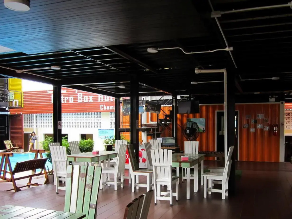 Retro Box Hotel Chumphon