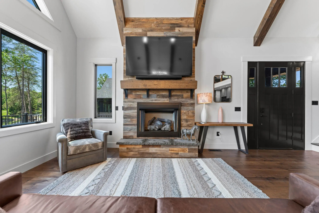 Gray Fox Lodge by Avantstay Waterslide Pool, Theater Sleeps 21