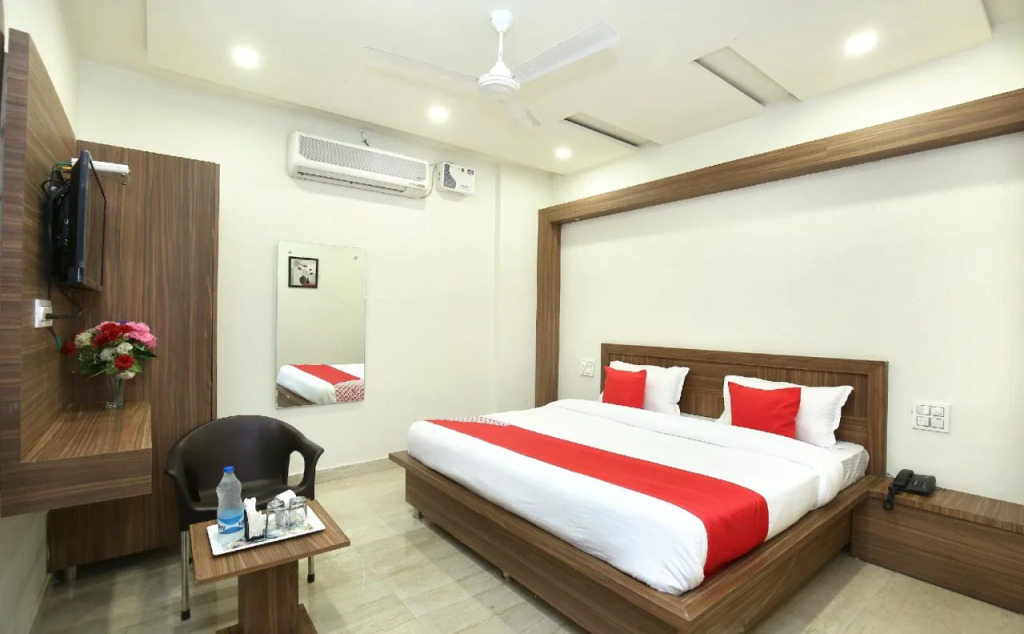 Hotel S7 by OYO Rooms