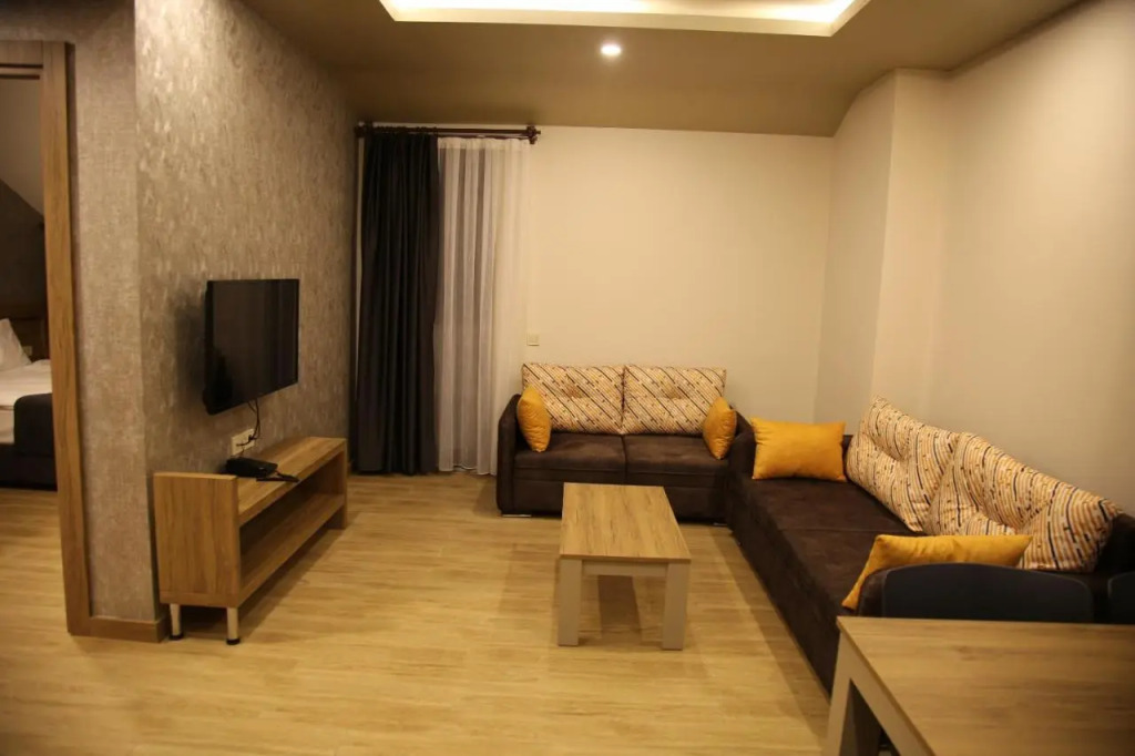 Golden World Suite Hotel