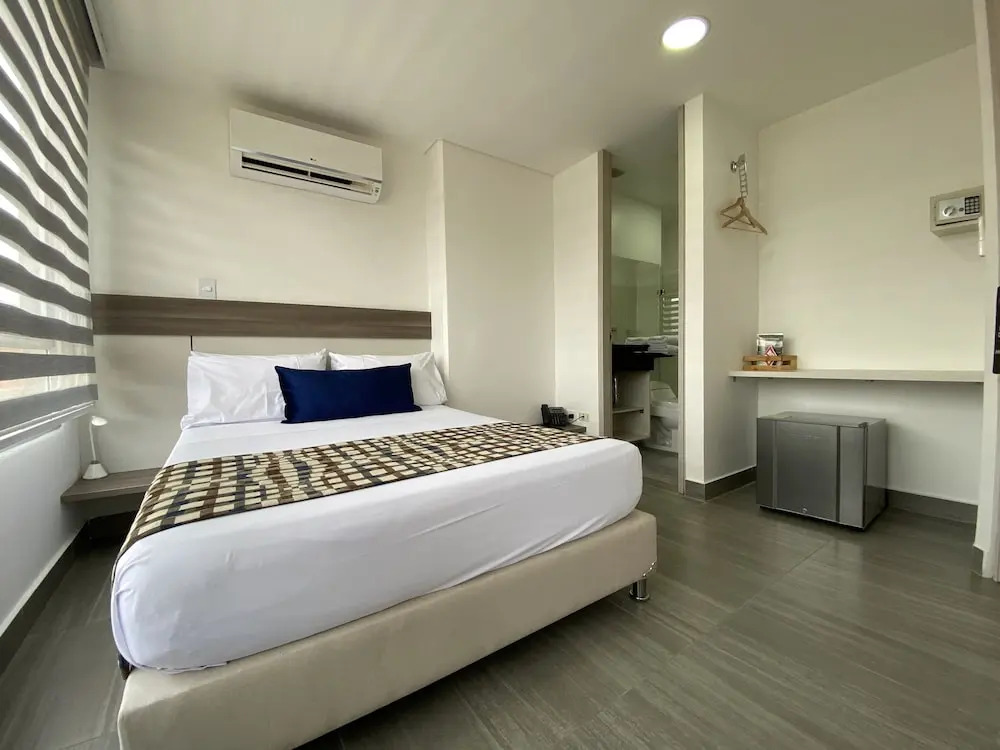 Seven Inn Hotel
