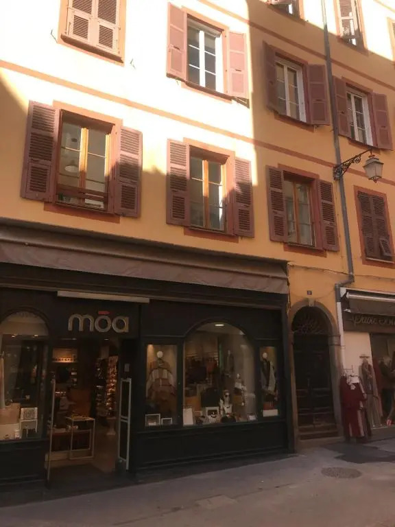 Grand studio rue piétonne Ajaccio