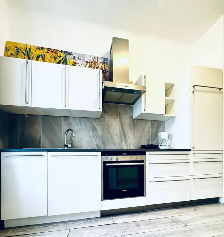 Stylish 4BR shared Apt -10 Min Transport to Stadthalle