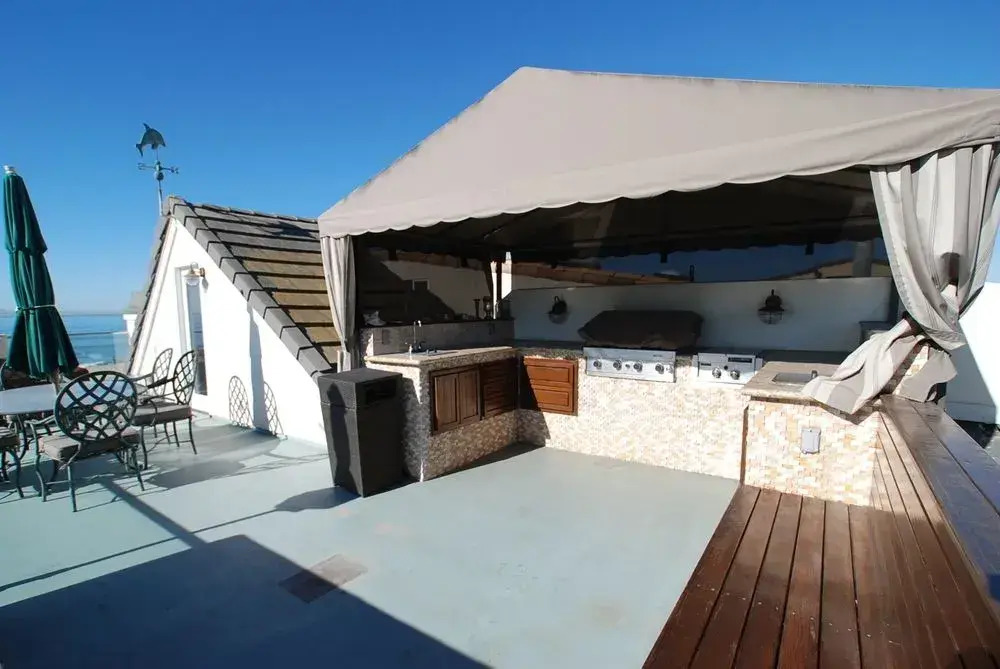 W Ocean Front 68204 by RedAwning