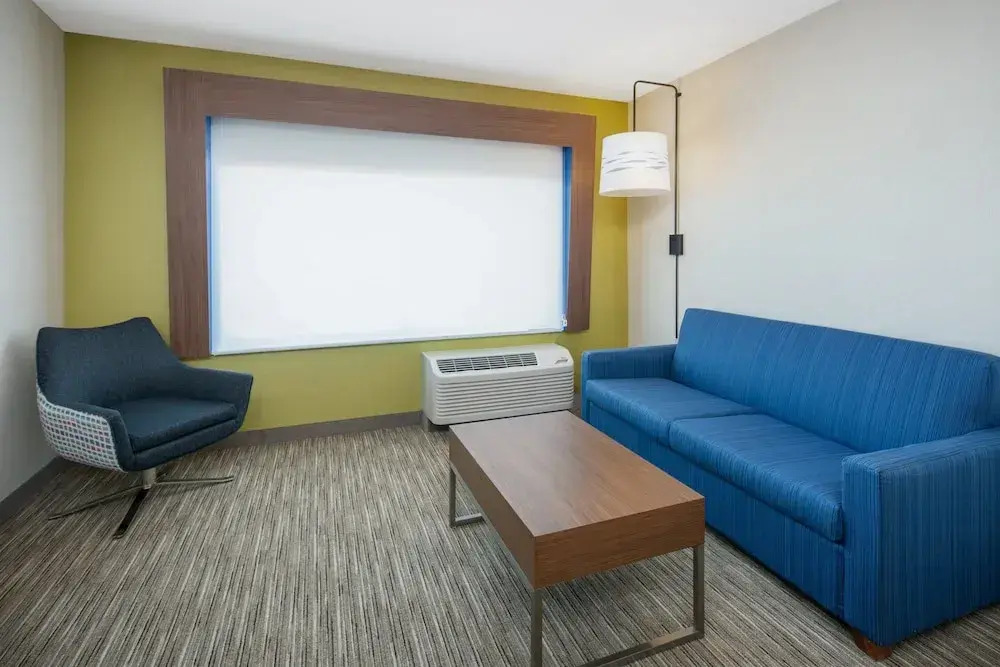 Holiday Inn Express & Suites Chico by IHG