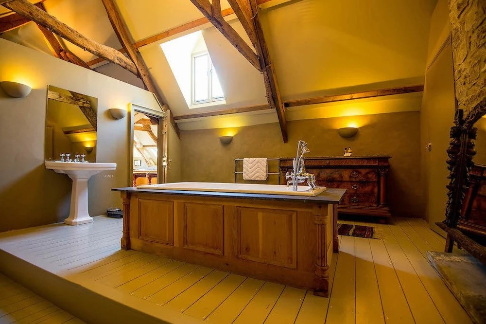 Great House - A Grand Georgian Luxury Retreat with Heated Outdoor Pool
