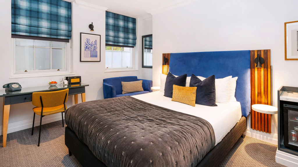 Berkeley Square Classic Hotel
