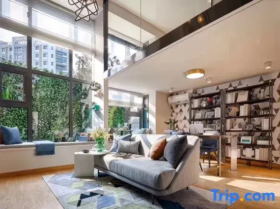 Orange Crystal Serviced Apartment