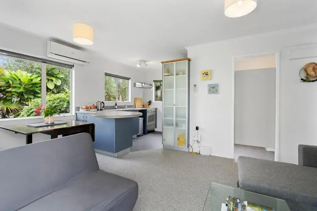 The Wee Blue Bach - Waikanae Beach Holiday Home
