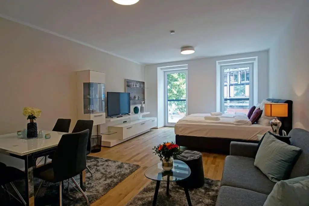 English Theater Apartment at Rathaus
