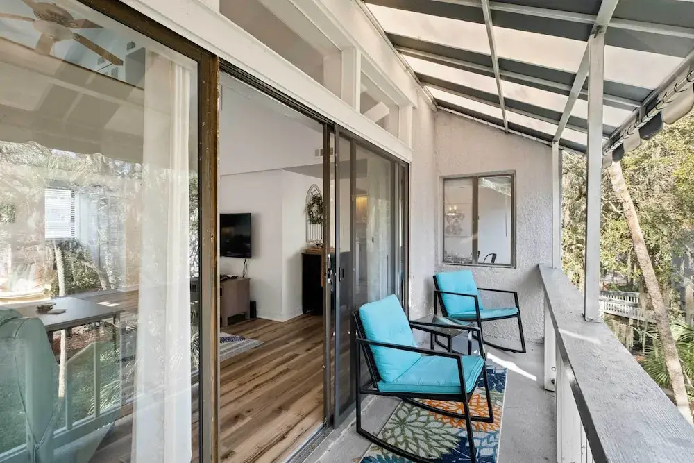 Walk to Coligny Beach Park: Coastal Oasis w/ Pool