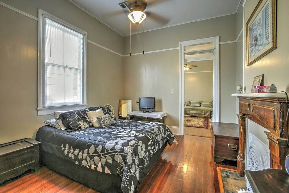 Walk to River, Tram & Zoo: Classic Nola Home!